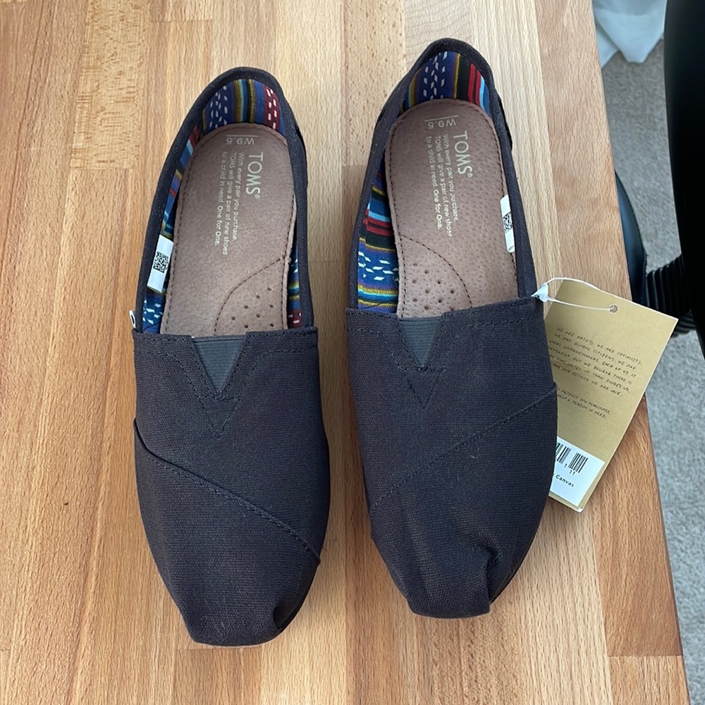 NWT Tom’s Black on Black Canvas